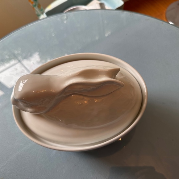 Apilco Porcelain Hare Casserole Dish - Picture 3 of 9